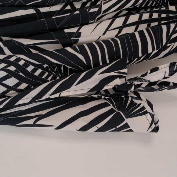 World Market Quarter Sleeve Blouse Women's Black Cream Tropical Print Size S/M - Picture 4 of 8